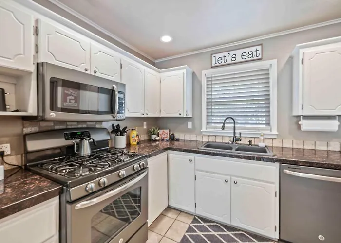 Your Modern & Cozy Haven In The Heart Of Holiday home *