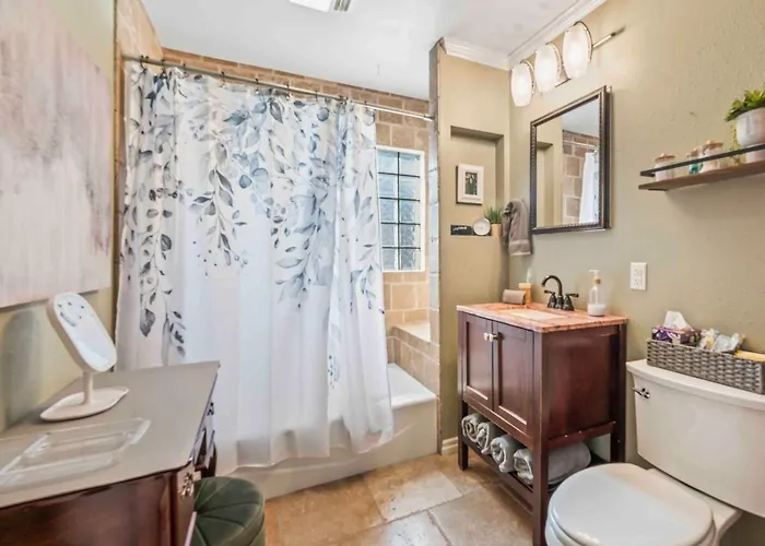 Holiday home Your Modern & Cozy Haven In The Heart Of *