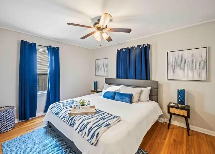 Holiday home Your Modern & Cozy Haven In The Heart Of *