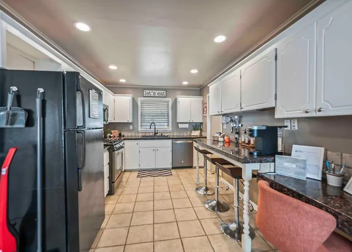 Your Modern & Cozy Haven In The Heart Of